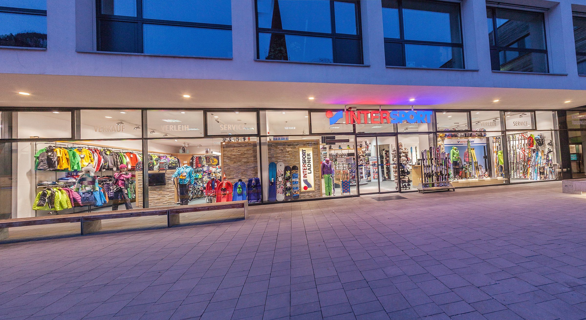 Der INTERSPORT-Ladner-Standort im Dorfzentrum von Kappl